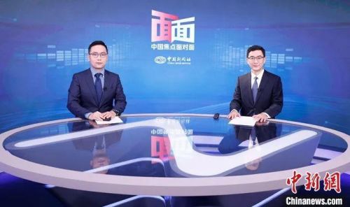 中國(guó)國(guó)家發(fā)展和改革委員會(huì)體改司副司長(zhǎng)蔣毅(右)日前在北京接受中新社“中國(guó)焦點(diǎn)面對(duì)面”專訪。中新社記者 蔣啟明 攝